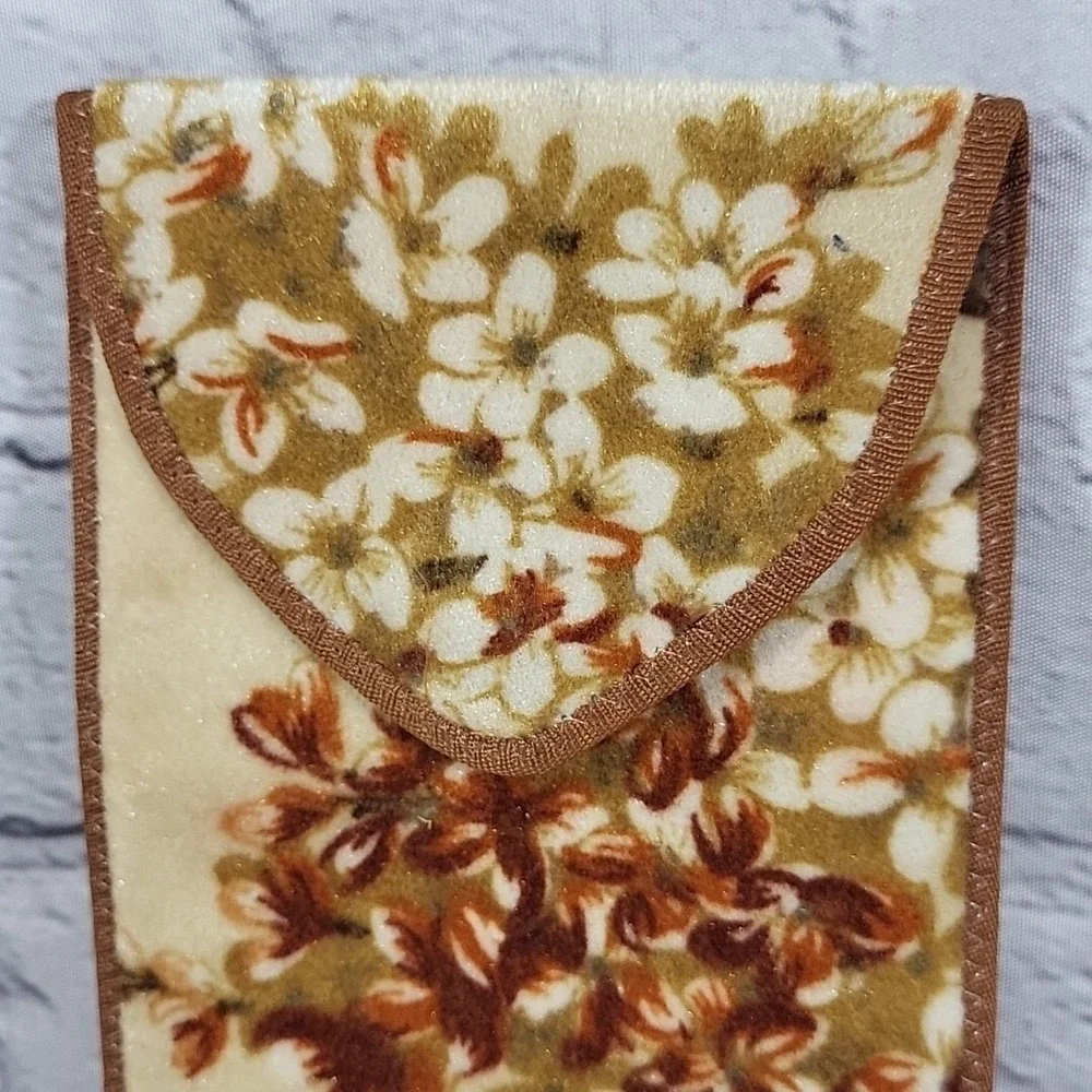 The Unbranded Brand vintage cushioned
